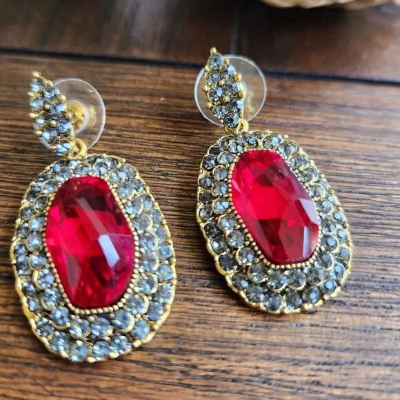 Jewelry - 🦃50% OFF $20🦃Red Oval Crystal Shaped Earrings With Push Back